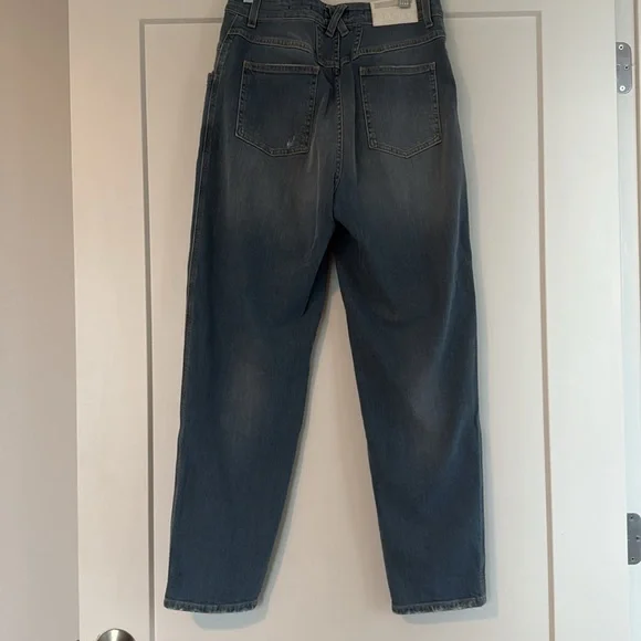 Closed Blue Relaxed Fit Jeans with Tapered Leg - Picture 2 of 5